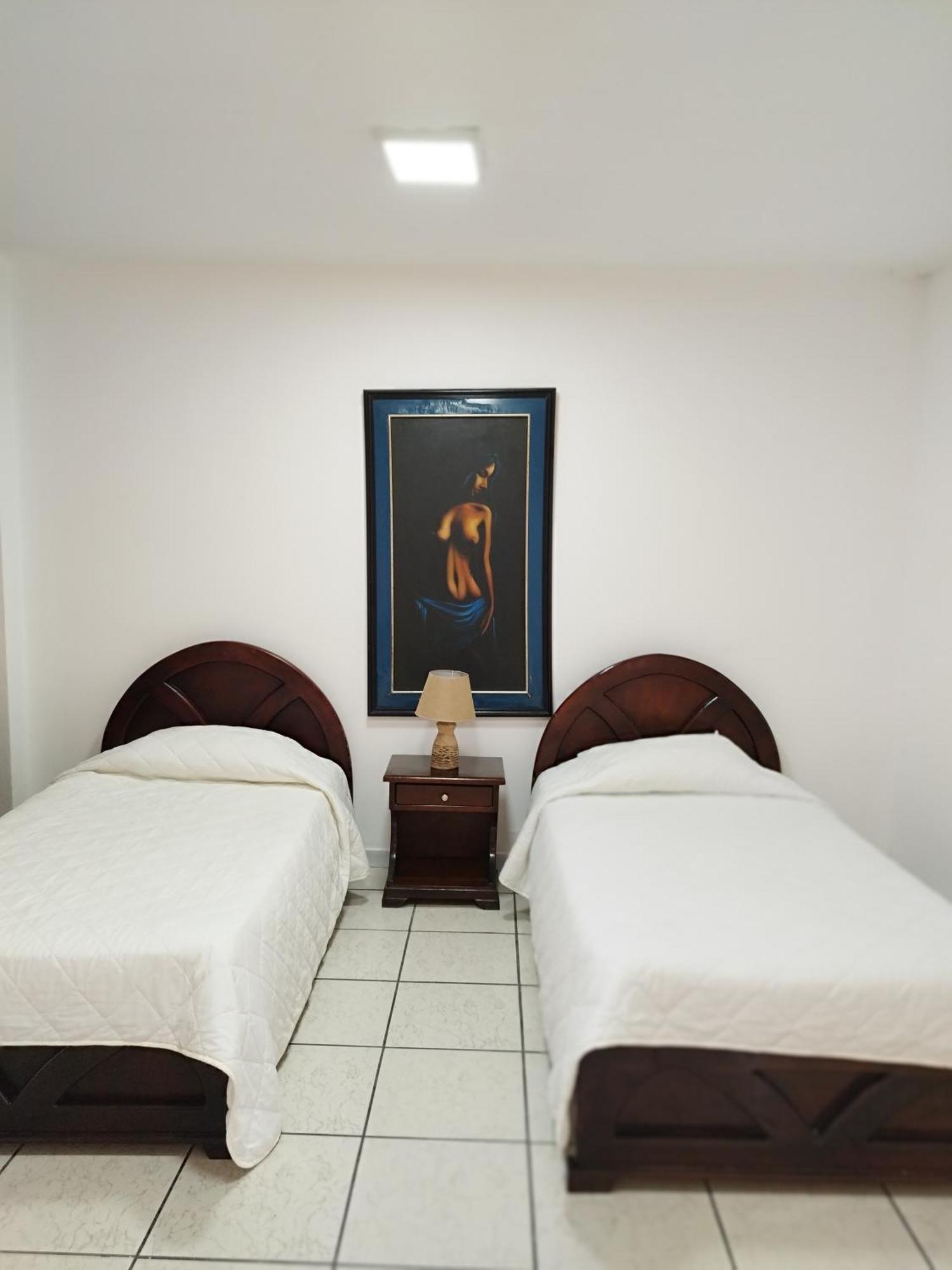 Hotel Puerta Del Sol Santo Domingo de los Colorados Buitenkant foto