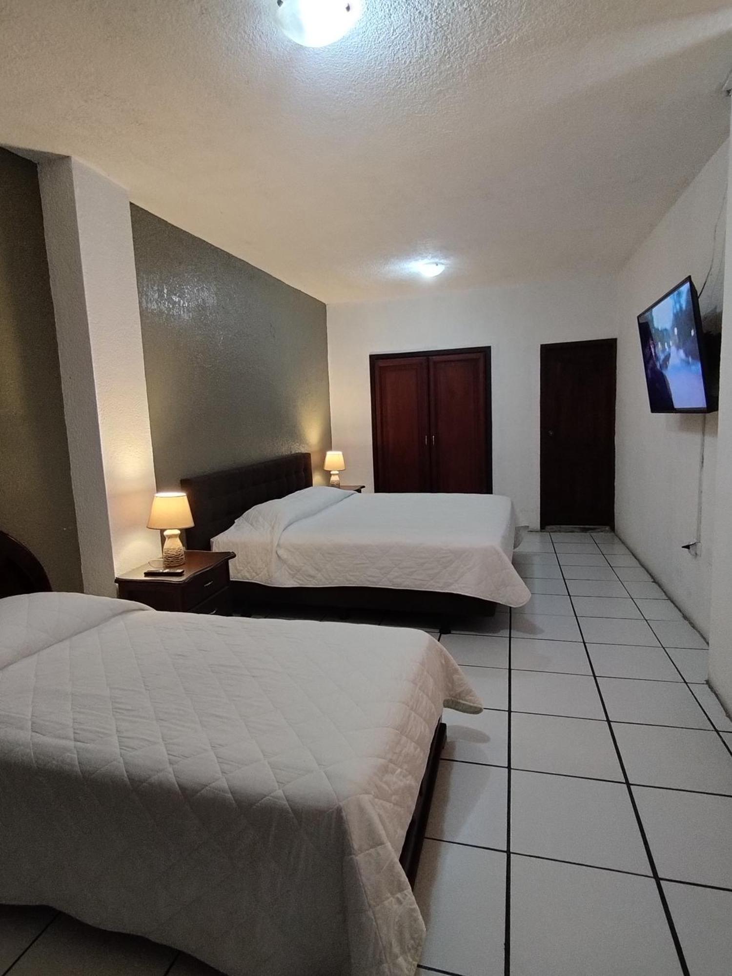 Hotel Puerta Del Sol Santo Domingo de los Colorados Buitenkant foto