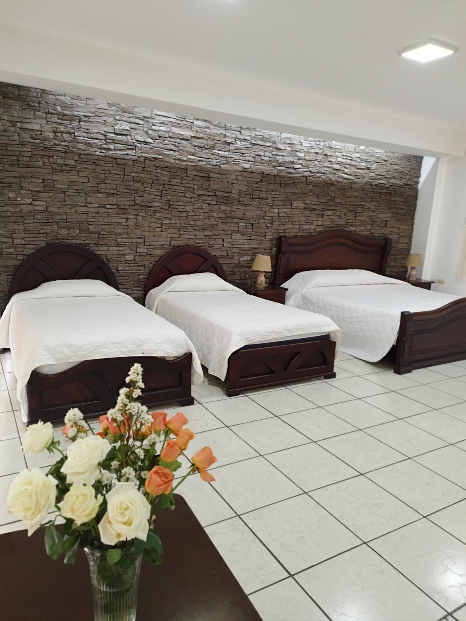 Hotel Puerta Del Sol Santo Domingo de los Colorados Buitenkant foto