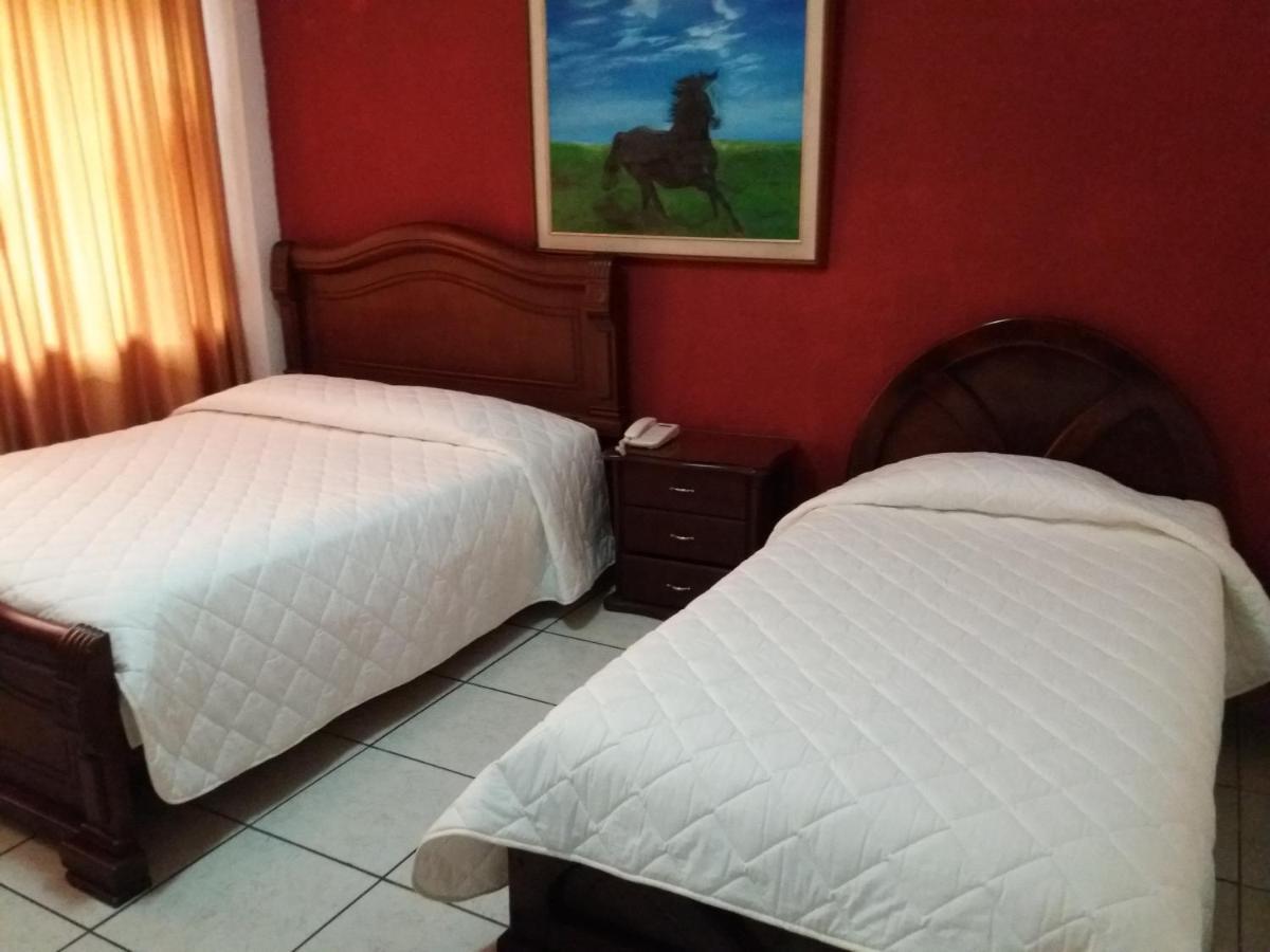 Hotel Puerta Del Sol Santo Domingo de los Colorados Buitenkant foto