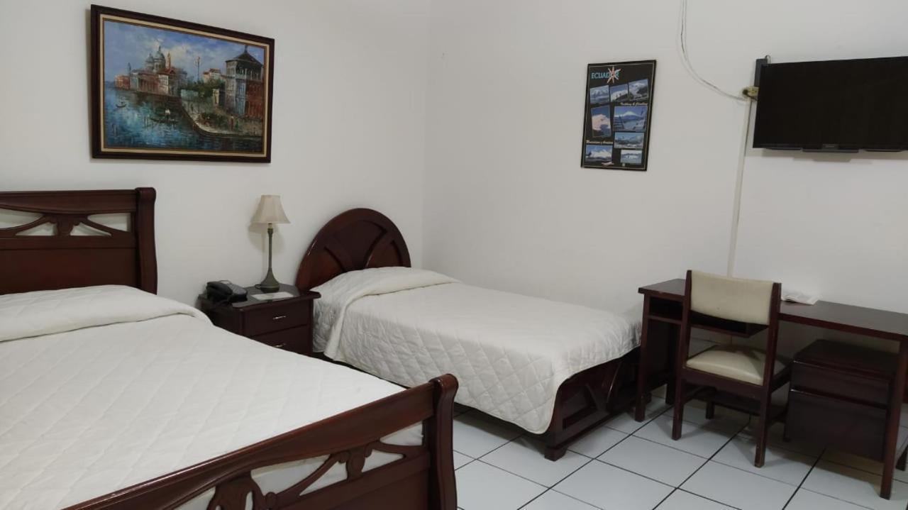 Hotel Puerta Del Sol Santo Domingo de los Colorados Buitenkant foto